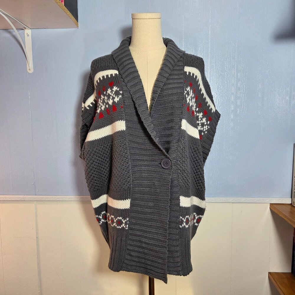 Bandolino Denim Medium Gray Red Knit Print Sleeveless Holiday Sweater Vest
